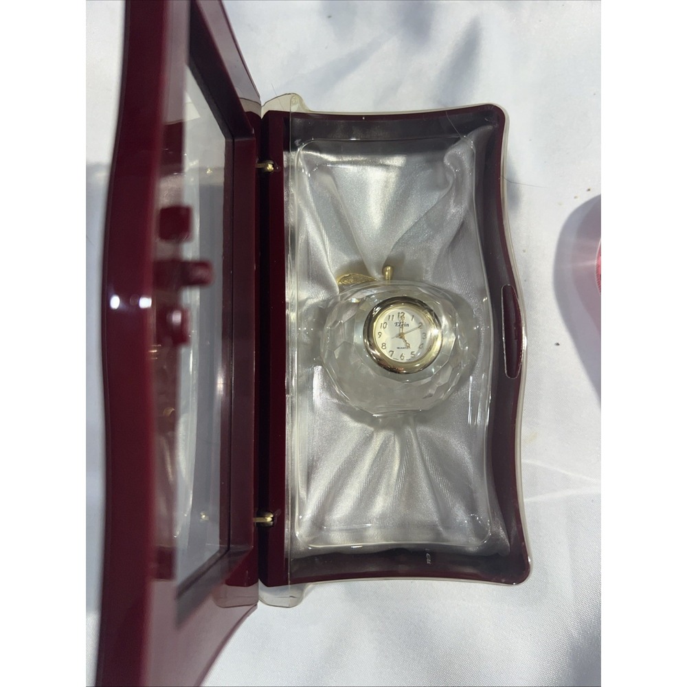 Vintage Crystal/Gold Apple Shaped Figurine Quartz Clock. Not Tested/Need Battery